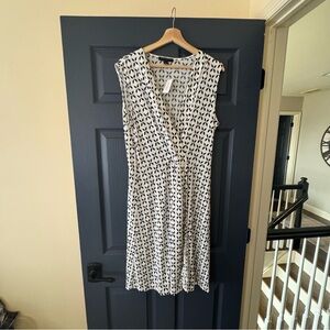 Elegant Black and White Patterned Dress